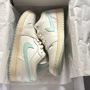 Nike Women's Sneakers in Cream and Mint